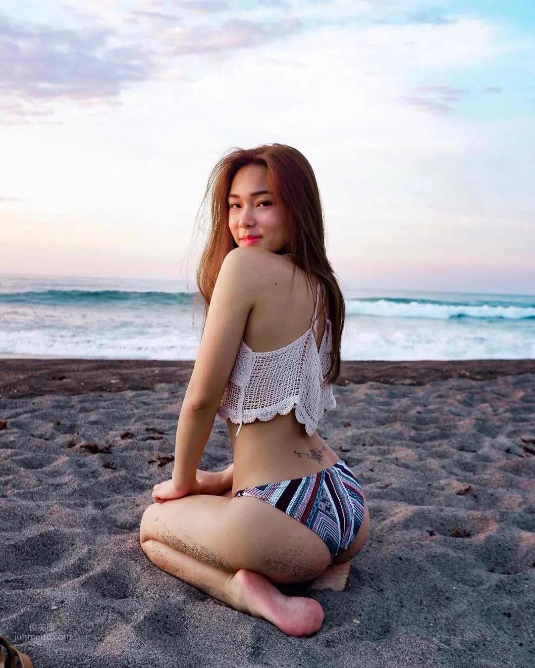 Kim Cruz- 高衩泳衣秀出性感蜜大腿！ 1