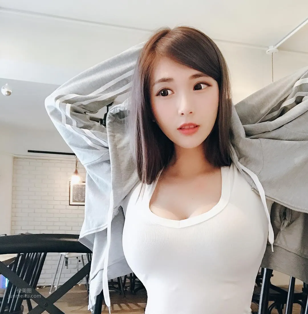 谢薇安Vivian- 台湾正妹大秀深邃事业线_40