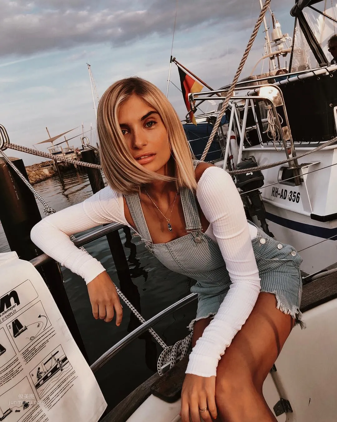 Xenia Adonts-「絕世美腿」撩人功力太強 34