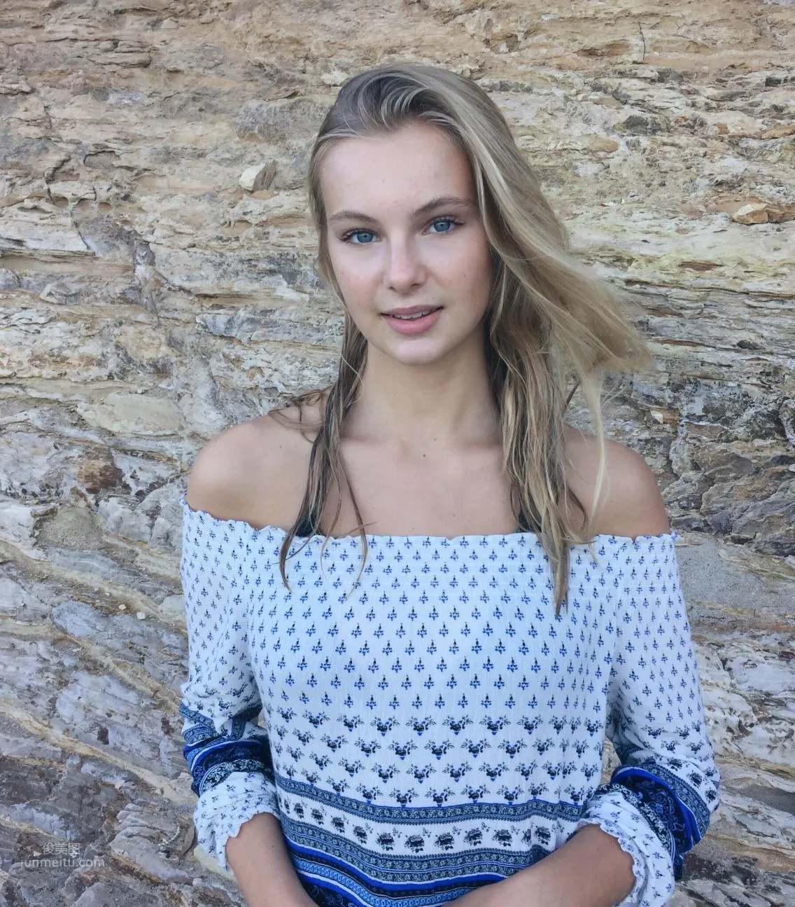 Chloe Vialaret- 横看成岭侧成峰_31
