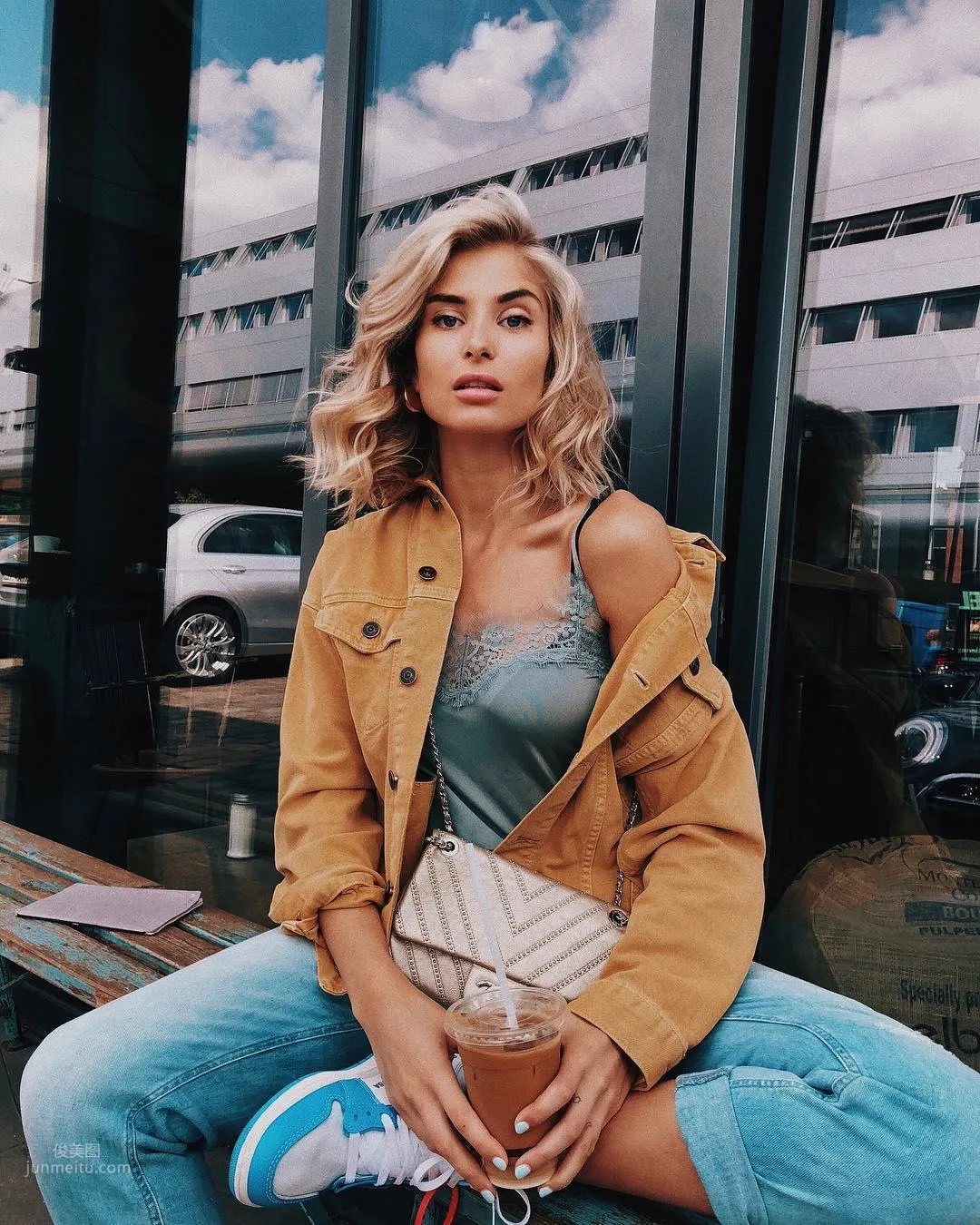 Xenia Adonts-「絕世美腿」撩人功力太強 12
