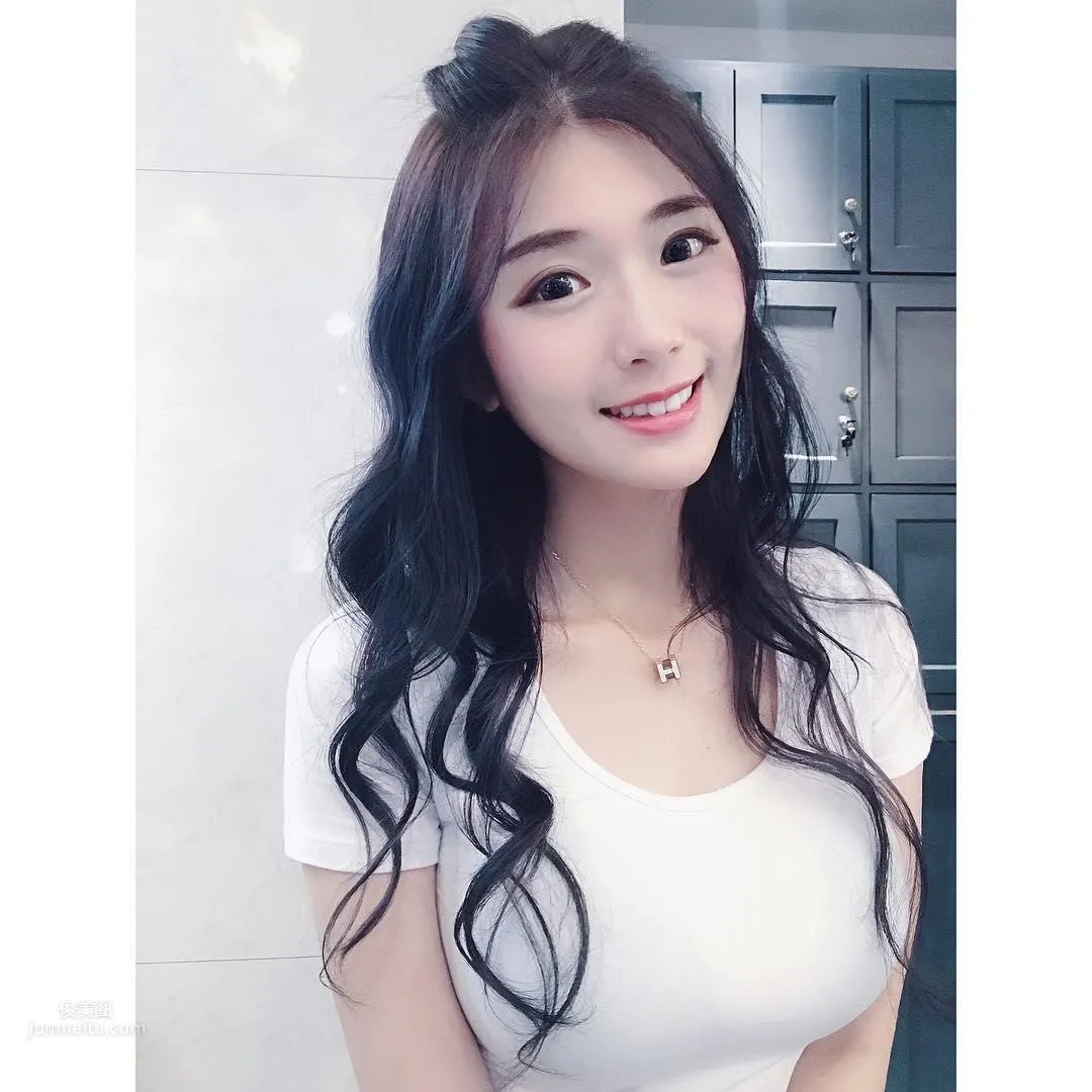 謝薇安Vivian- 台灣正妹大秀深邃事業線 42