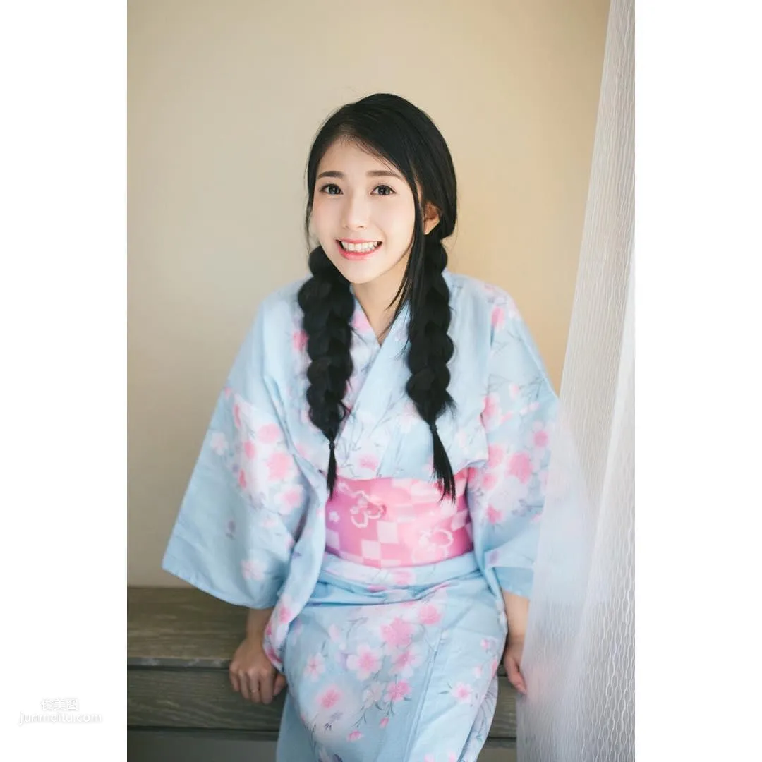 謝薇安Vivian- 台灣正妹大秀深邃事業線 12