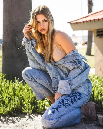 Marina Laswick- 加拿大美妝博主私房照