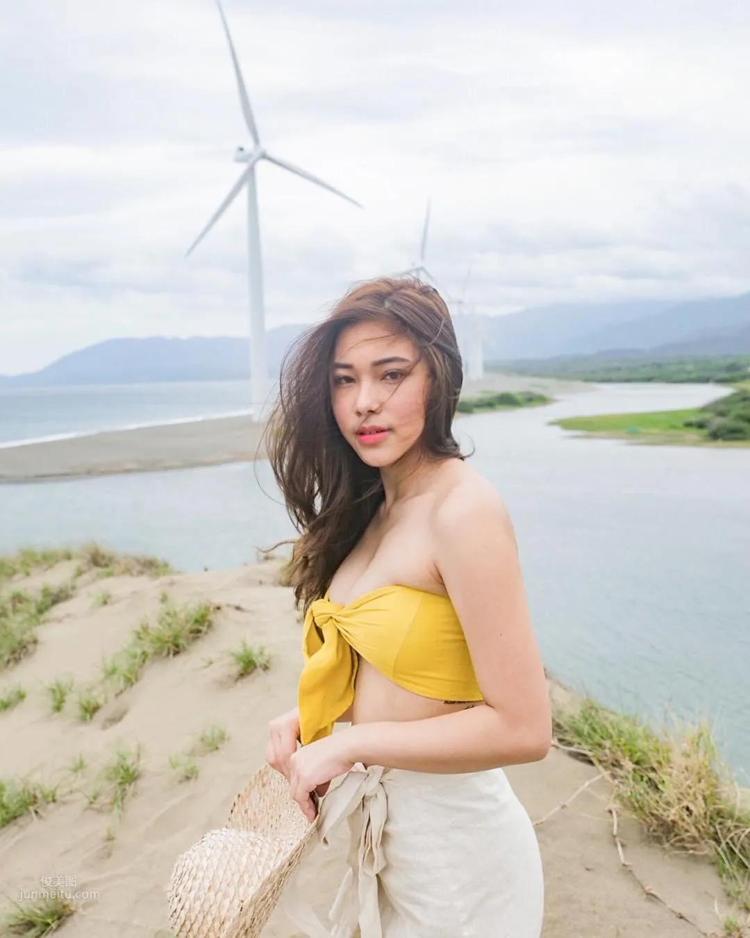 Kim Cruz- 高衩泳衣秀出性感蜜大腿！ 18