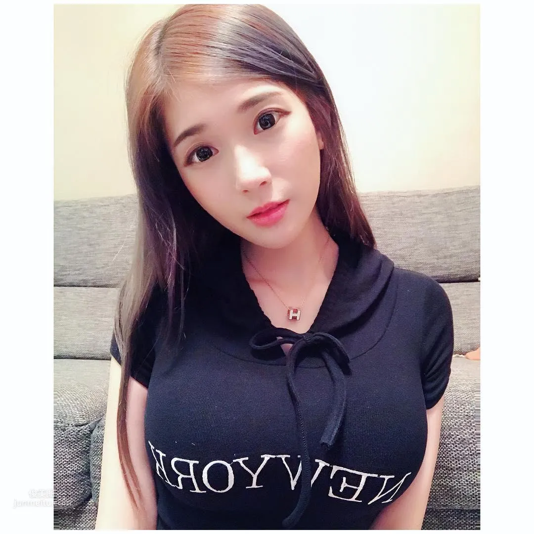 謝薇安Vivian- 台灣正妹大秀深邃事業線 17