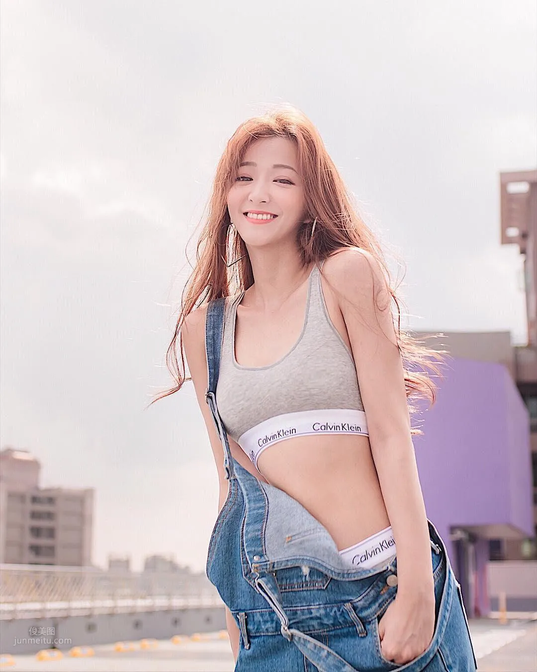 正妹江晏甯浮潛抓海膽，泳裝太美網友分心 28