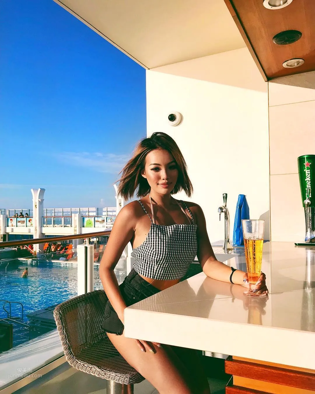 Mirchelley Tan- 新加坡版容祖兒身材火辣 9