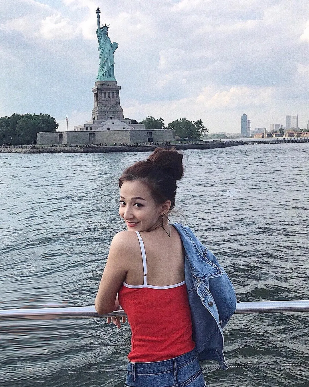 正妹江晏甯浮潛抓海膽，泳裝太美網友分心 17