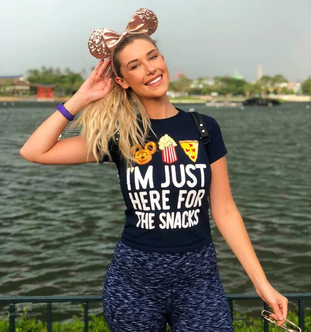 Noelle Foley- 10頭身高挑正妹氣質突出 23