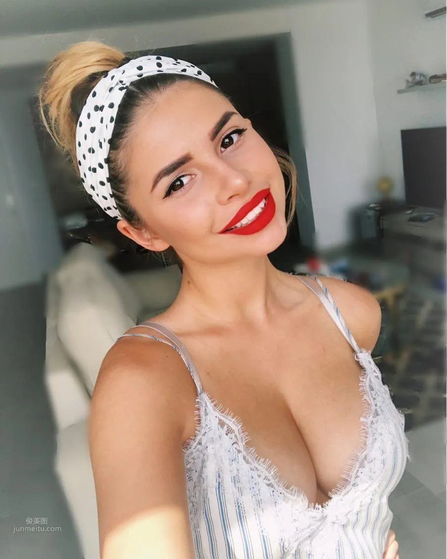 Alisa Megastar- 足料有實的比利時DJ辣妹 30