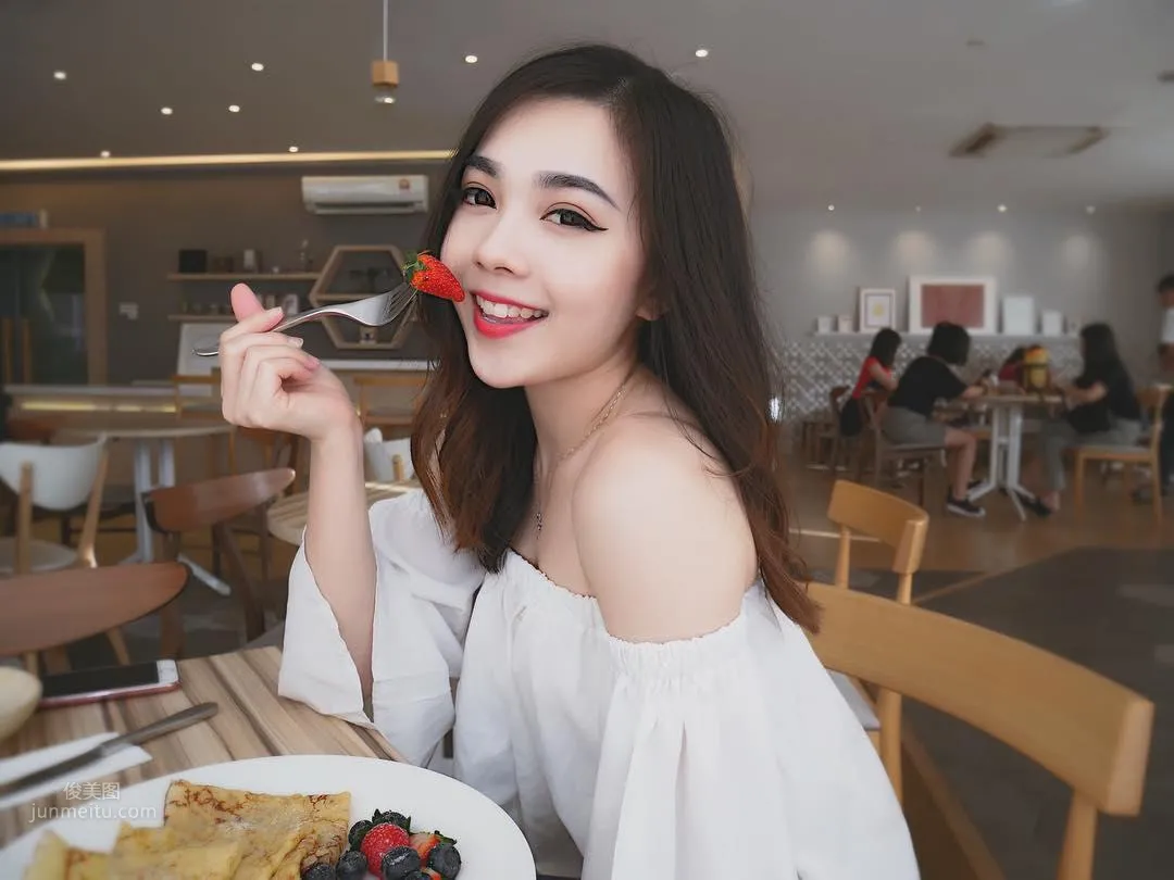 亞航正妹空姐Mabel Goo，偷拍照網絡瘋傳意外爆紅 23