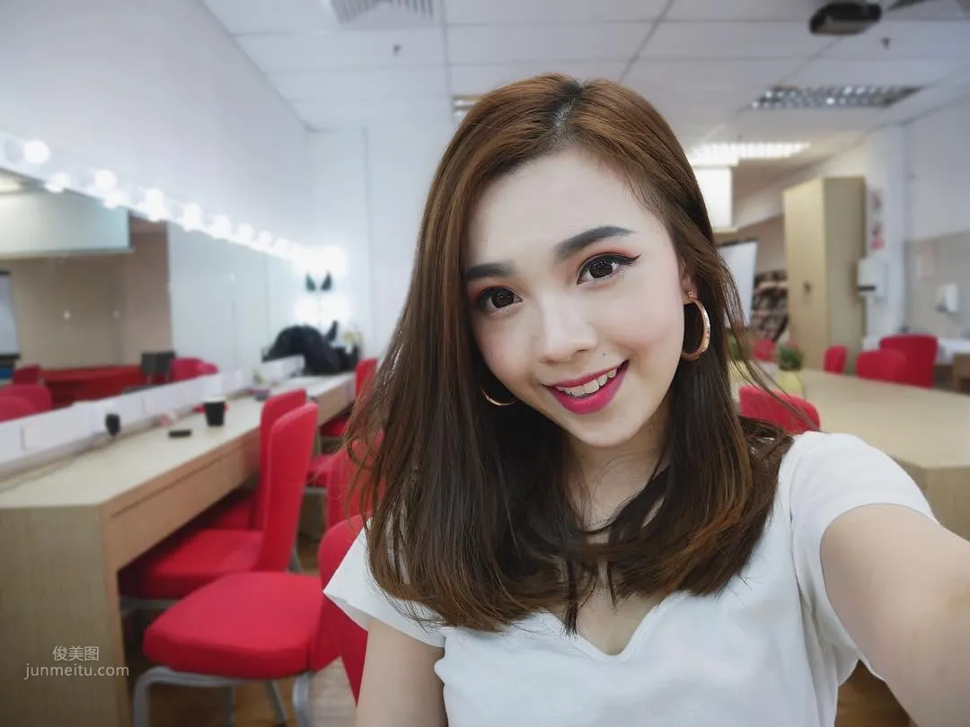 亞航正妹空姐Mabel Goo，偷拍照網絡瘋傳意外爆紅 26