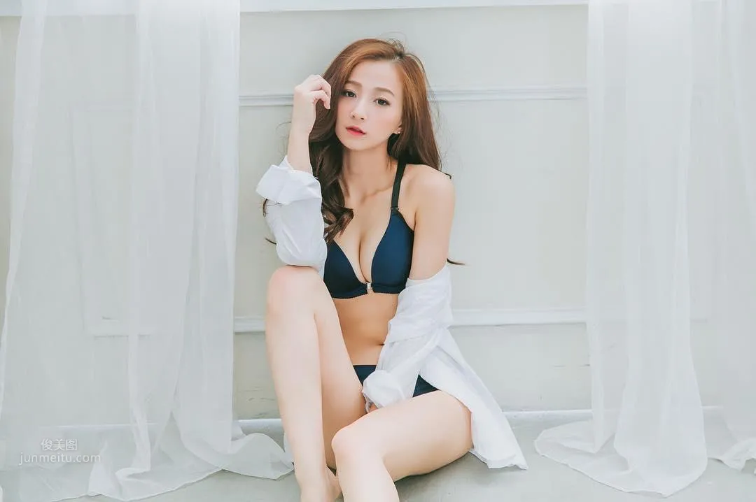 正妹江晏甯浮潛抓海膽，泳裝太美網友分心 5