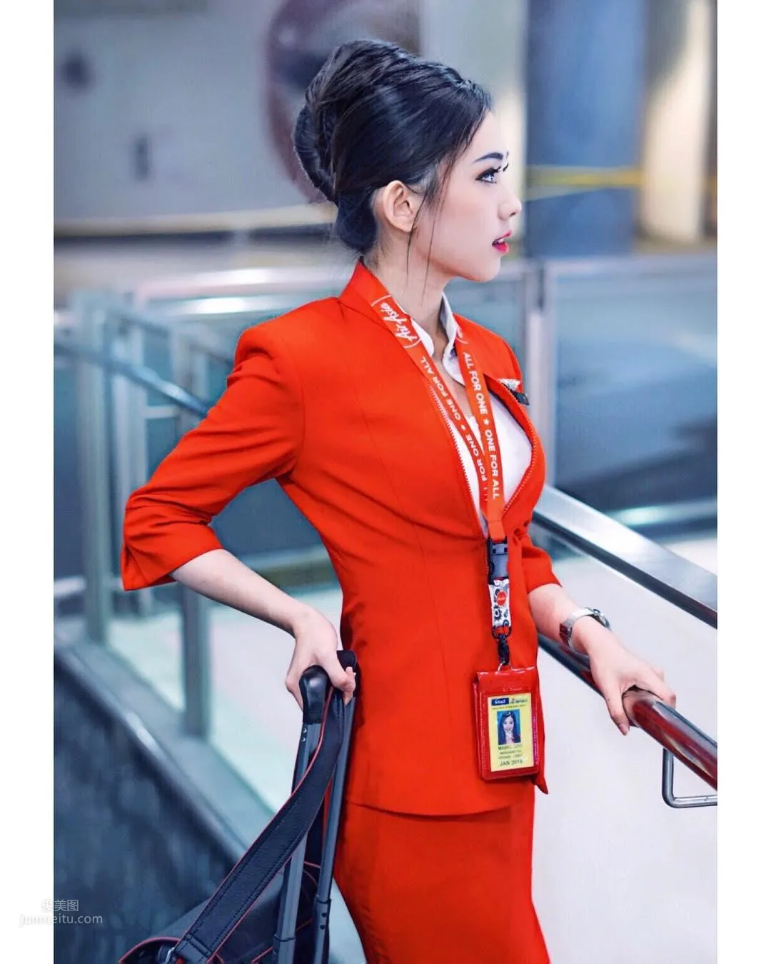 亞航正妹空姐Mabel Goo，偷拍照網絡瘋傳意外爆紅 4