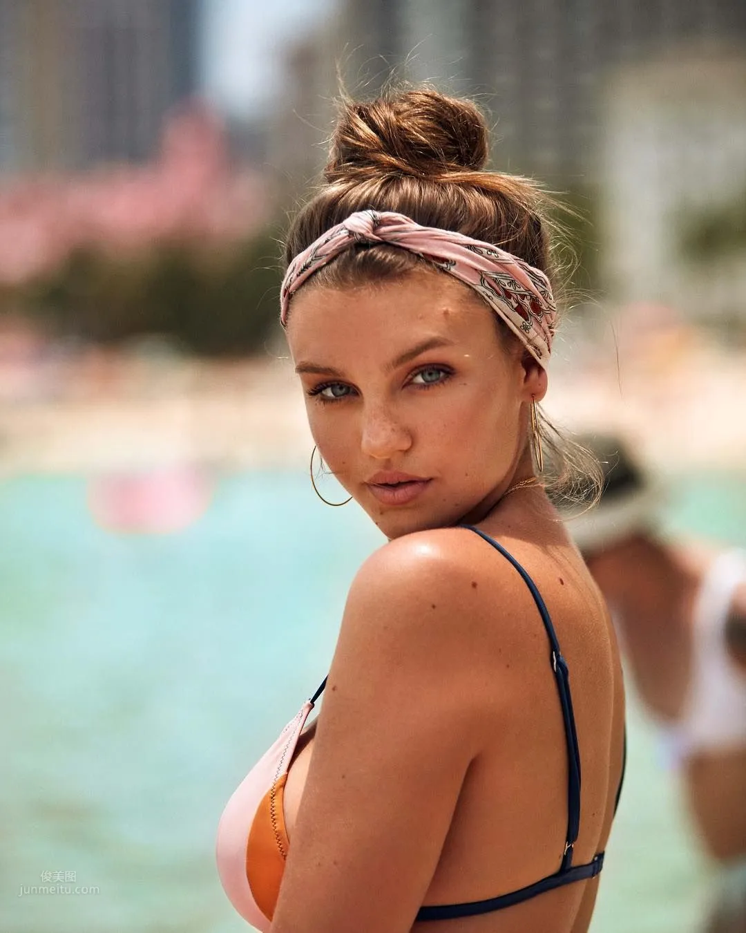 Olivia Brower- 焦糖肌成功上色好想嘗一口 32