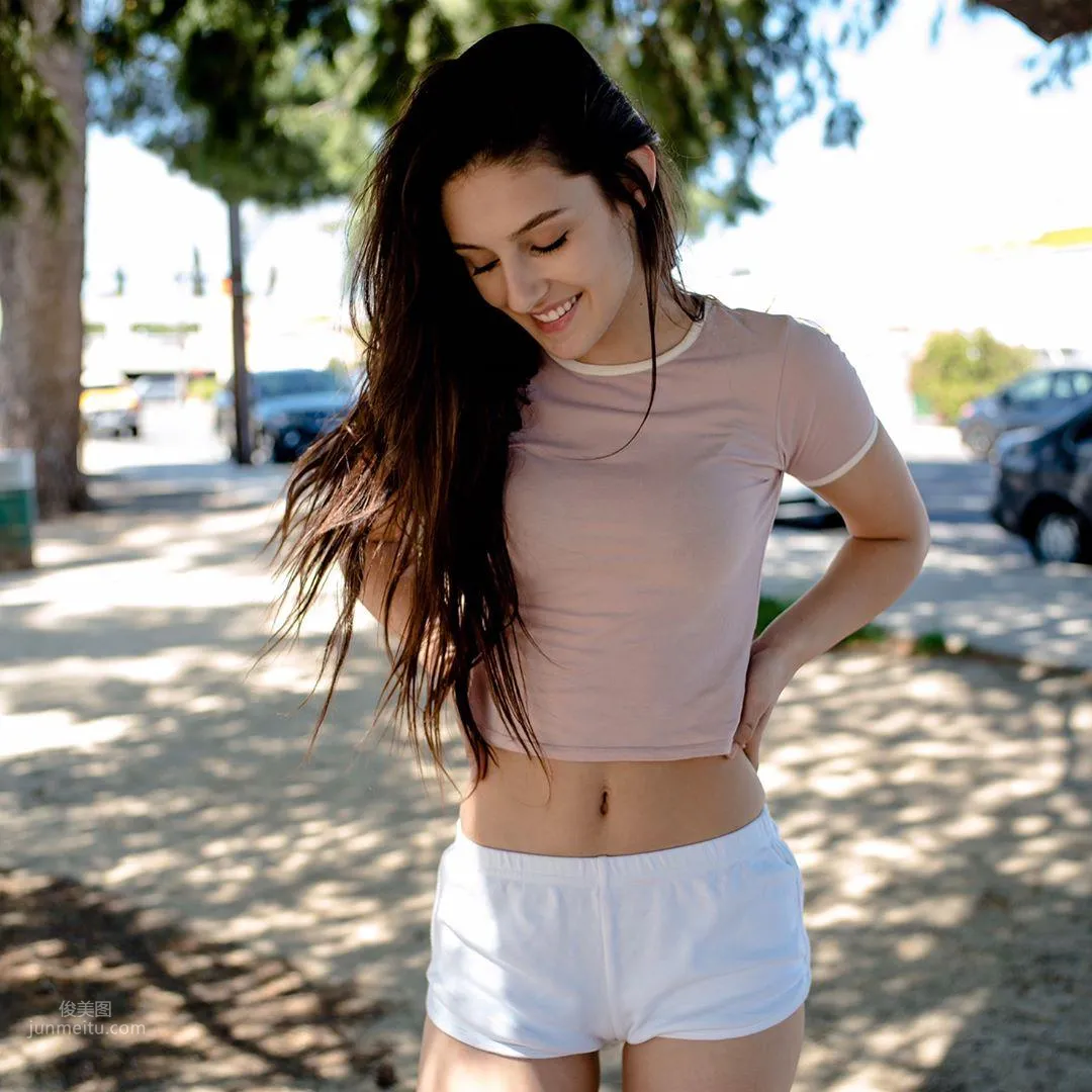 Natalie Gibson- 甜美火辣啦啦隊員 5