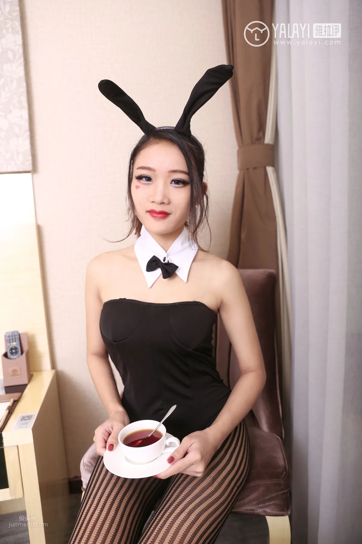兔洱- [YALAYI雅拉伊] Y030《條紋黑絲美腿》 11