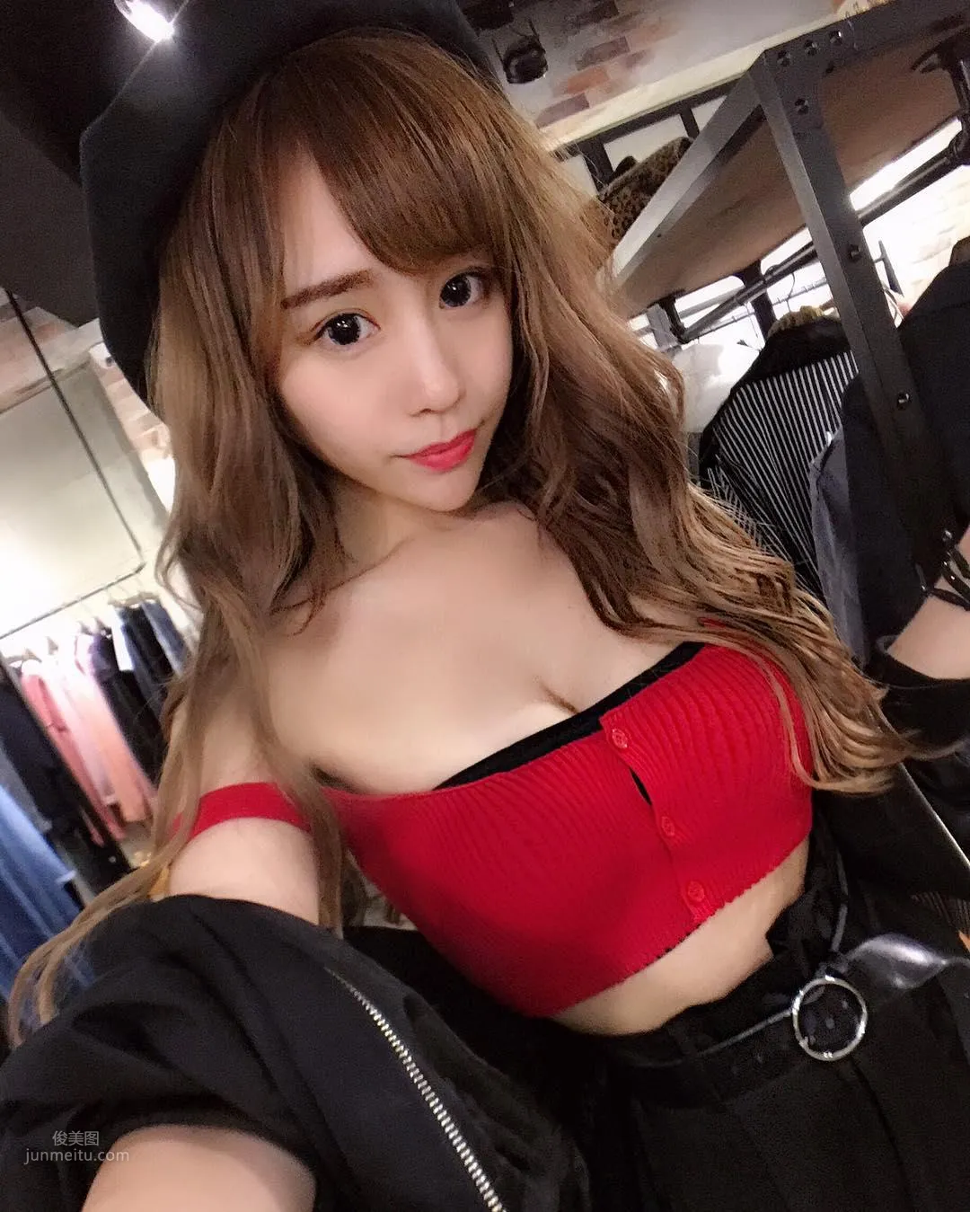 S型台妹Irene Huang，最愛開胸泳衣 30