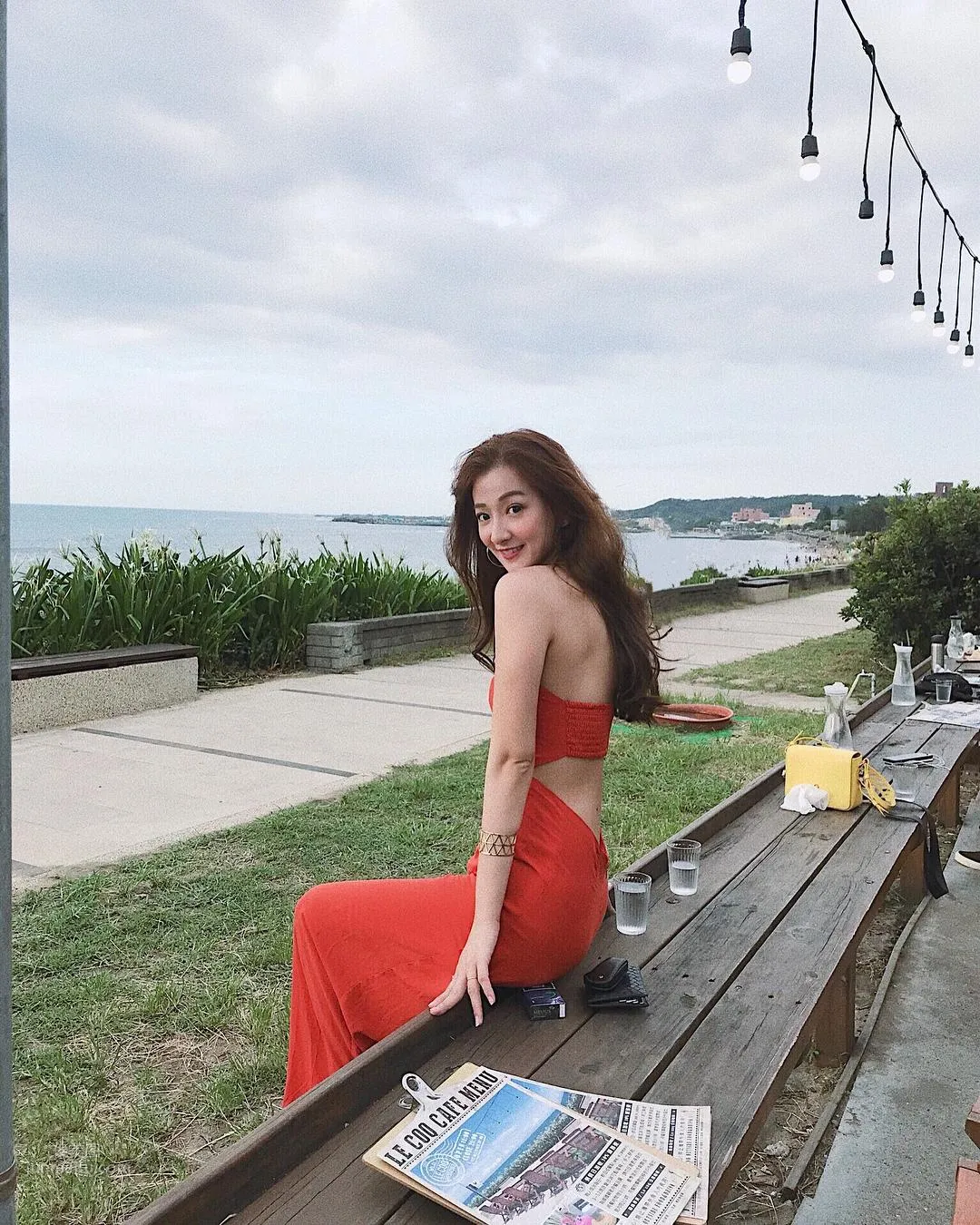正妹江晏甯浮潛抓海膽，泳裝太美網友分心 23