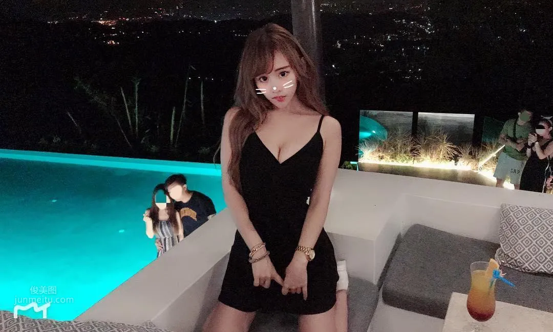 S型台妹Irene Huang，最愛開胸泳衣 12