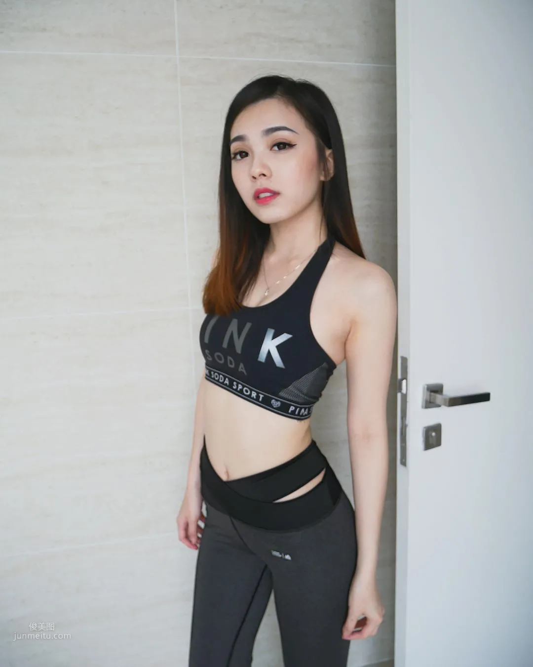 亞航正妹空姐Mabel Goo，偷拍照網絡瘋傳意外爆紅 20