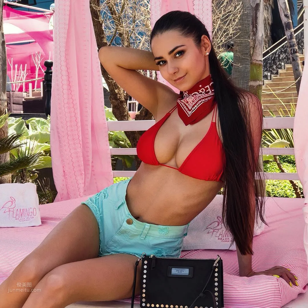 Helga Lovekaty- 俄羅斯最具殺傷力的嫩模 32