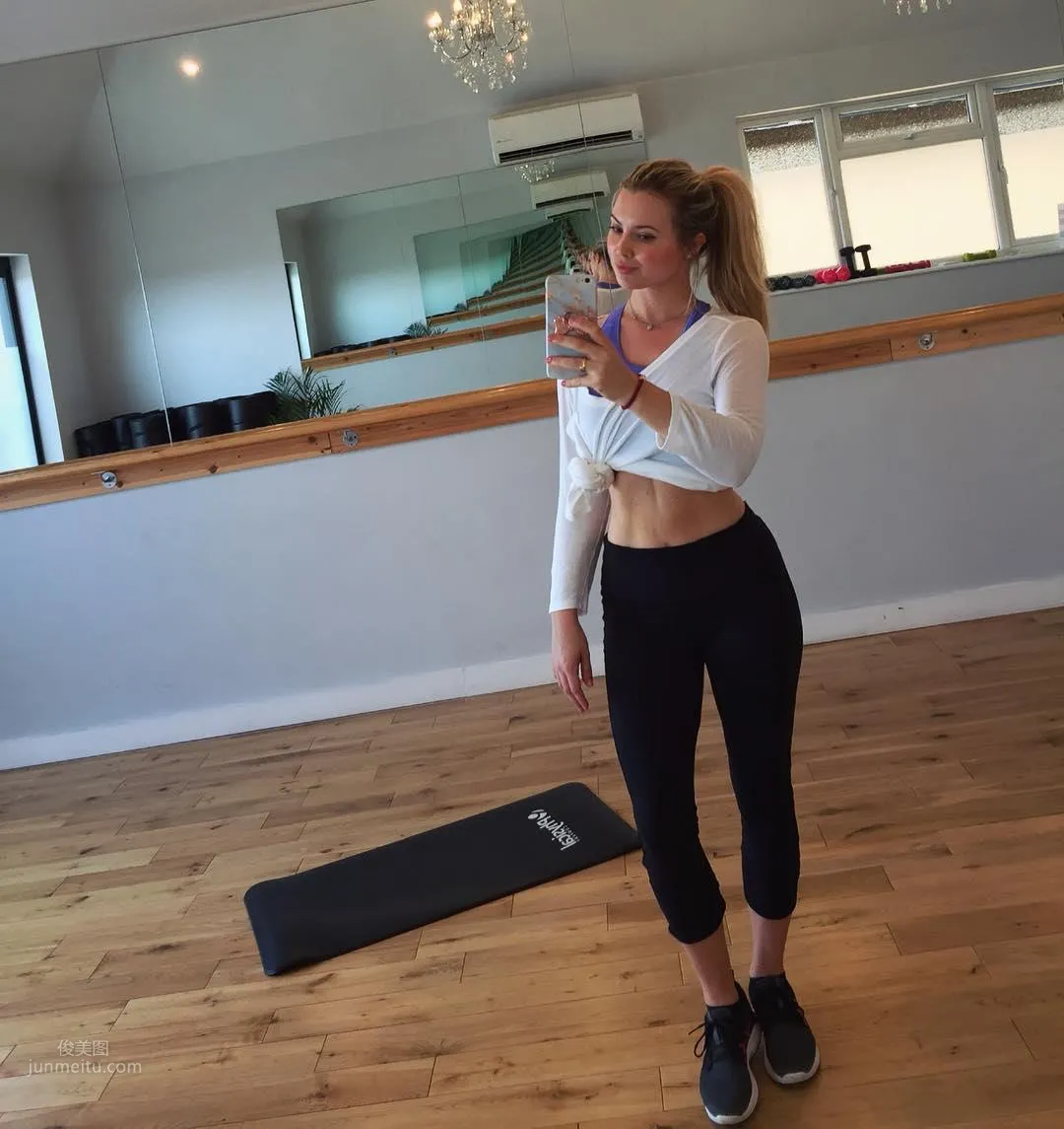 Lucy Robson- 英國最性感的高爾夫球手 12