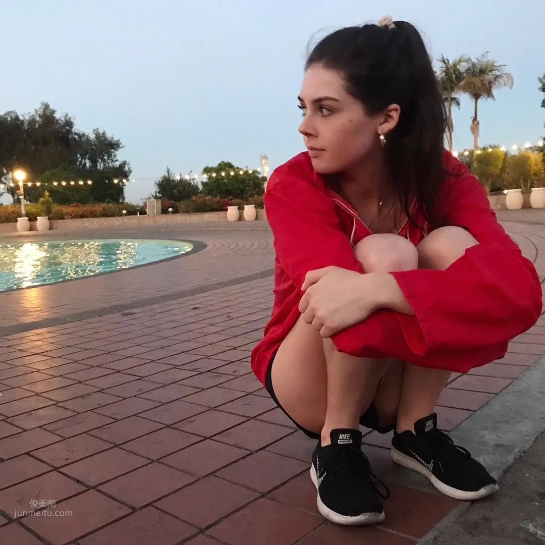 Elise Trouw- 全能型美女歌手也有顔值 26