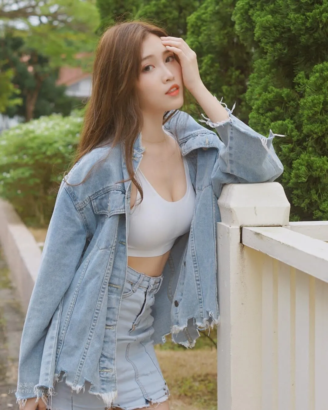 大馬正妹Fedora Ng，修長美腿低胸超迷人 2