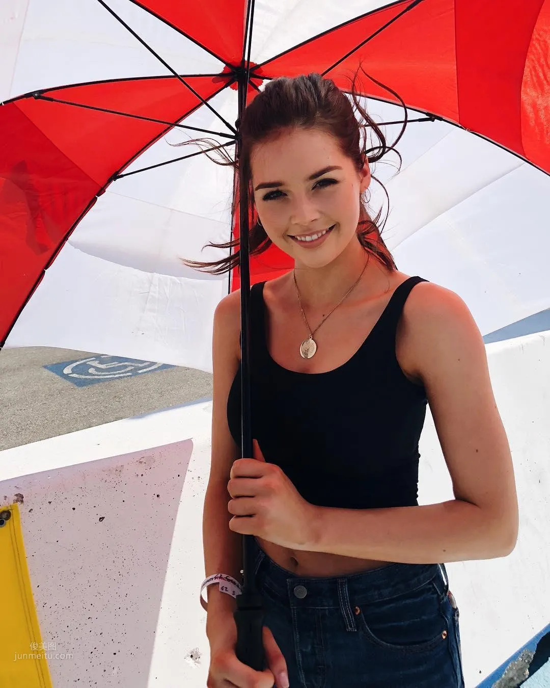 Elise Trouw- 全能型美女歌手也有顔值 22