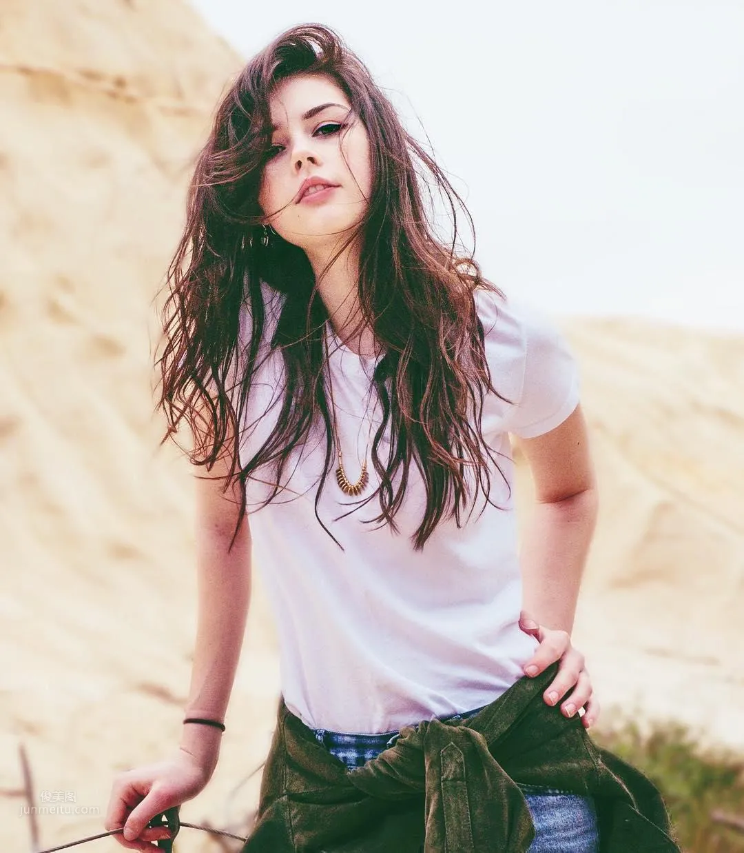 Elise Trouw- 全能型美女歌手也有顔值 4