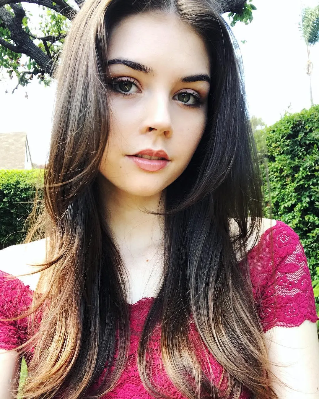 Elise Trouw- 全能型美女歌手也有顔值 13