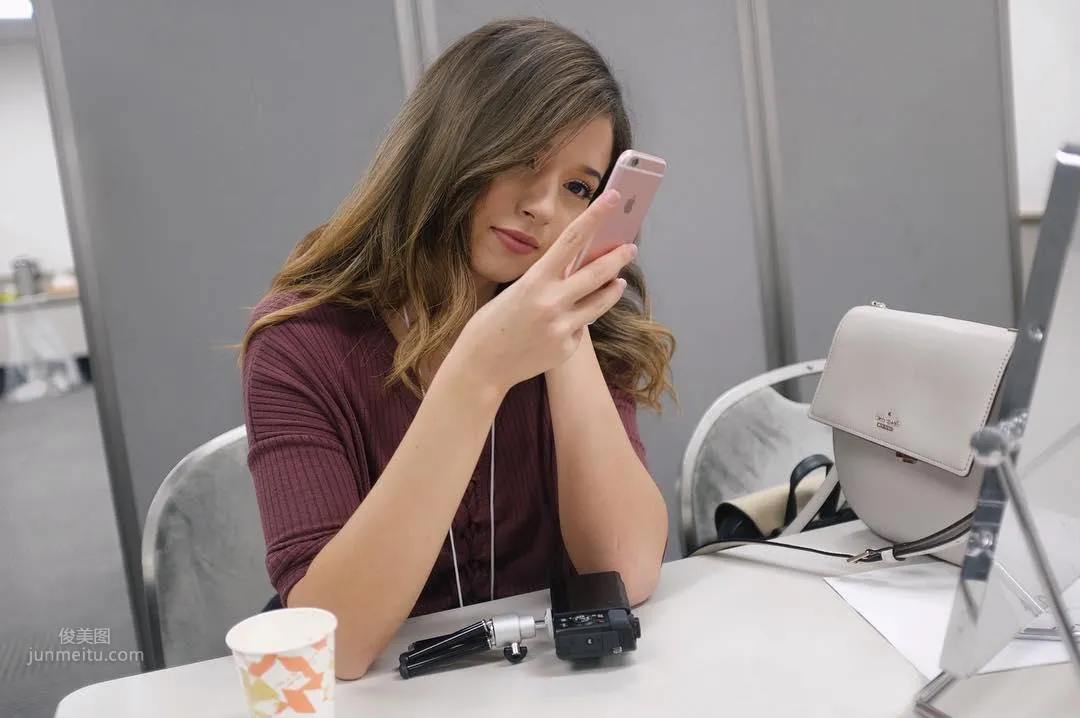 Pokimane- 北美LOL超人氣美女主播私房照 5