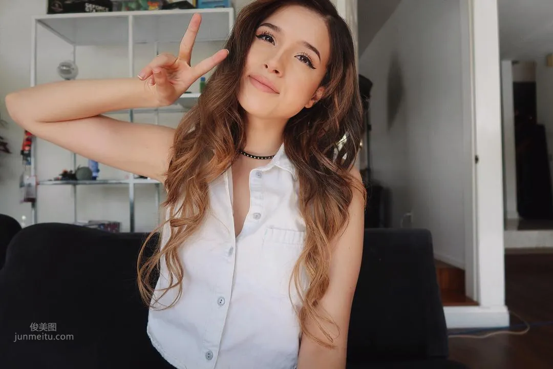 Pokimane- 北美LOL超人氣美女主播私房照 12