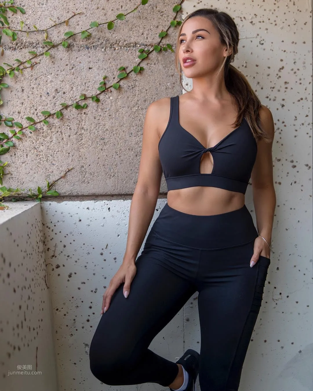 Ana Cheri- 健身模特妖娆貌美 36