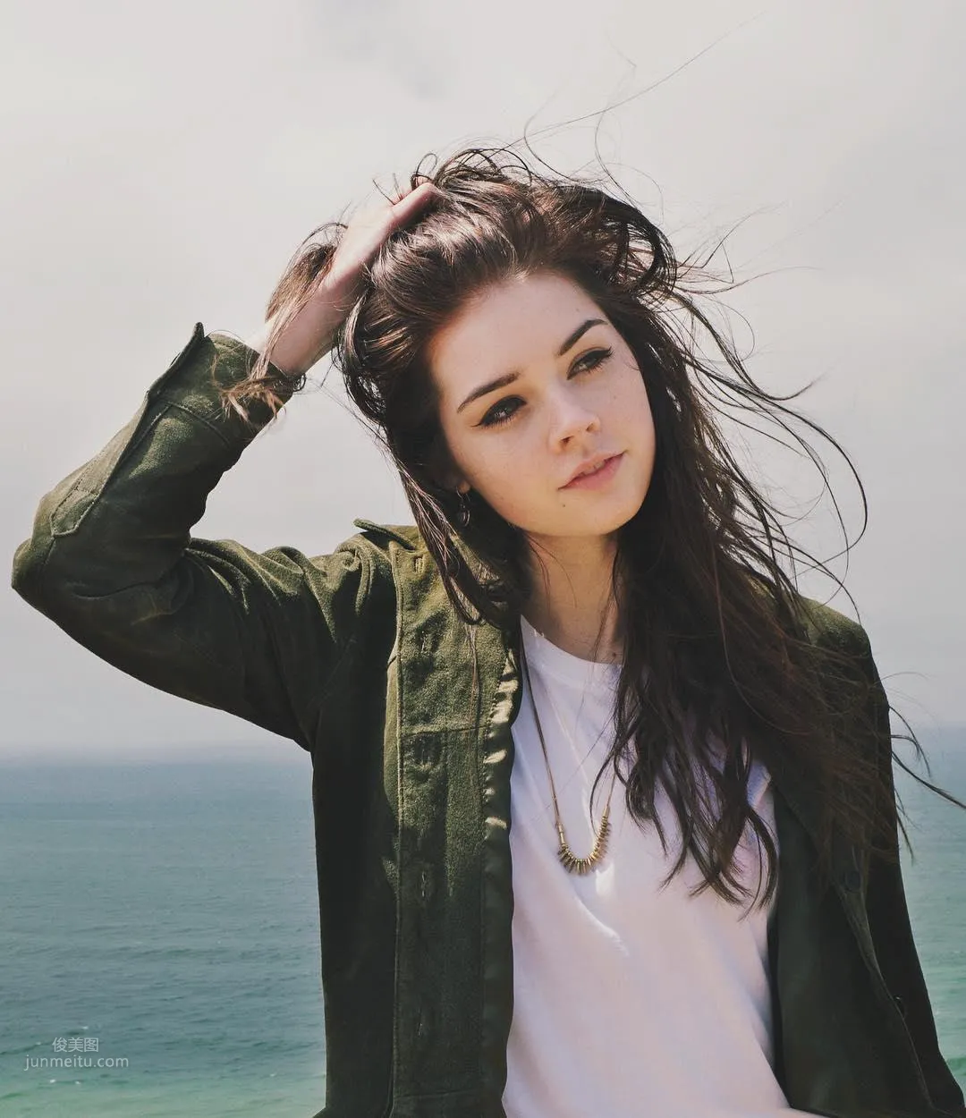 Elise Trouw- 全能型美女歌手也有顔值 5