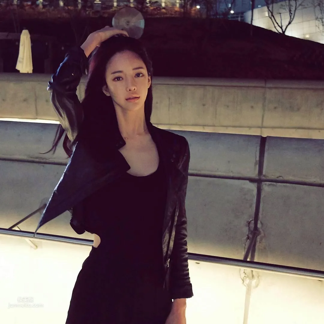 Ban Seo Jin- 南韓9頭身美腿美人兒 4