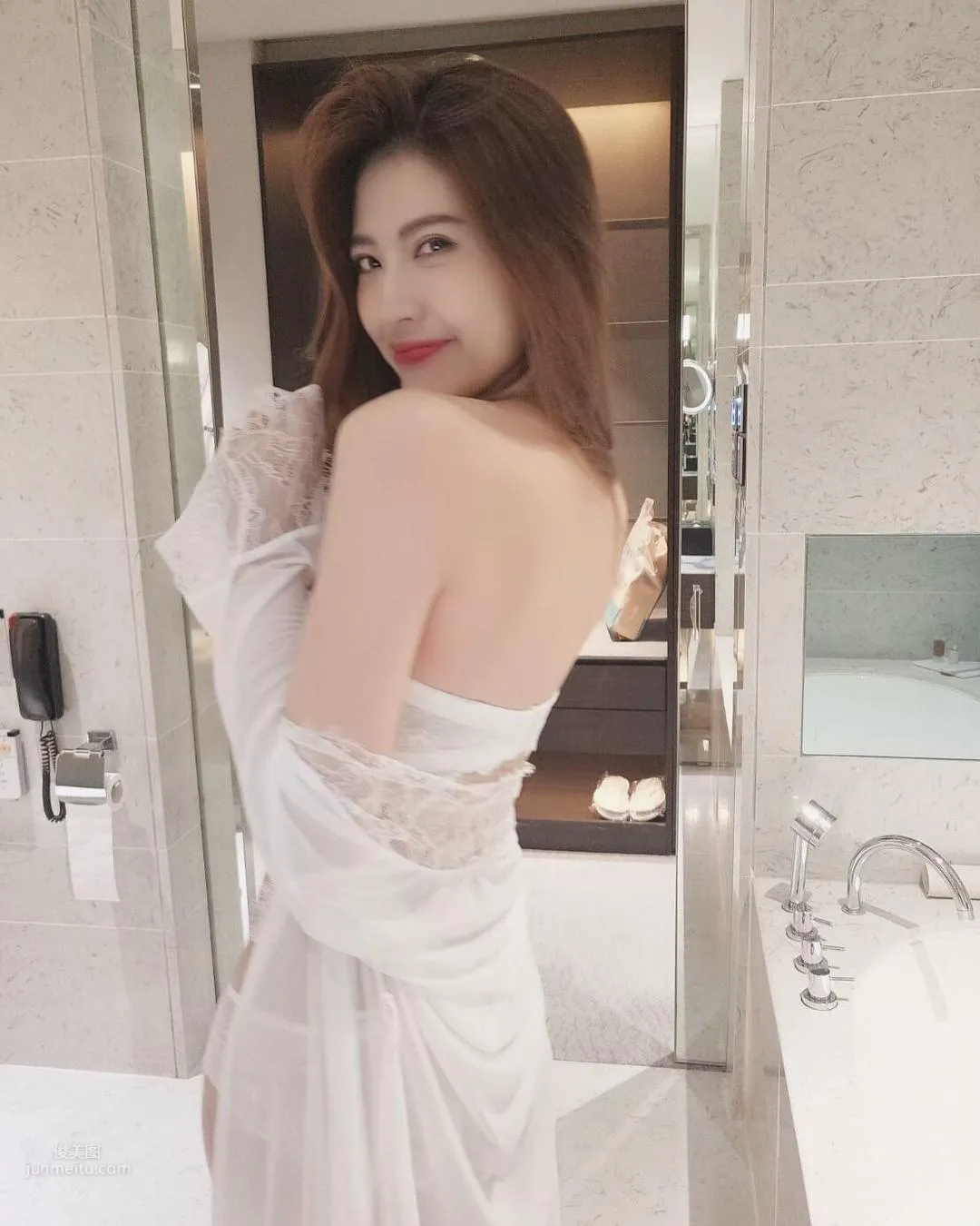 美胸正妹庭羽Doris「Ｗ形狀」Q彈程度驚人... 17