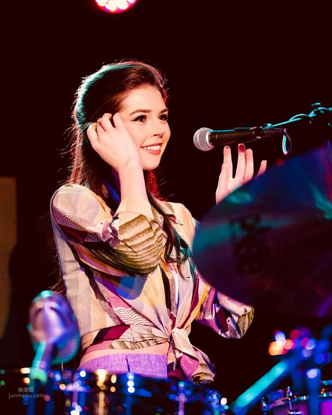 Elise Trouw- 全能型美女歌手也有顔值 17
