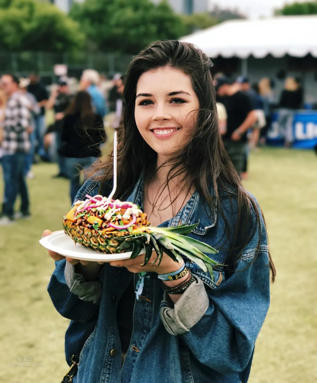 Elise Trouw- 全能型美女歌手也有顔值 7