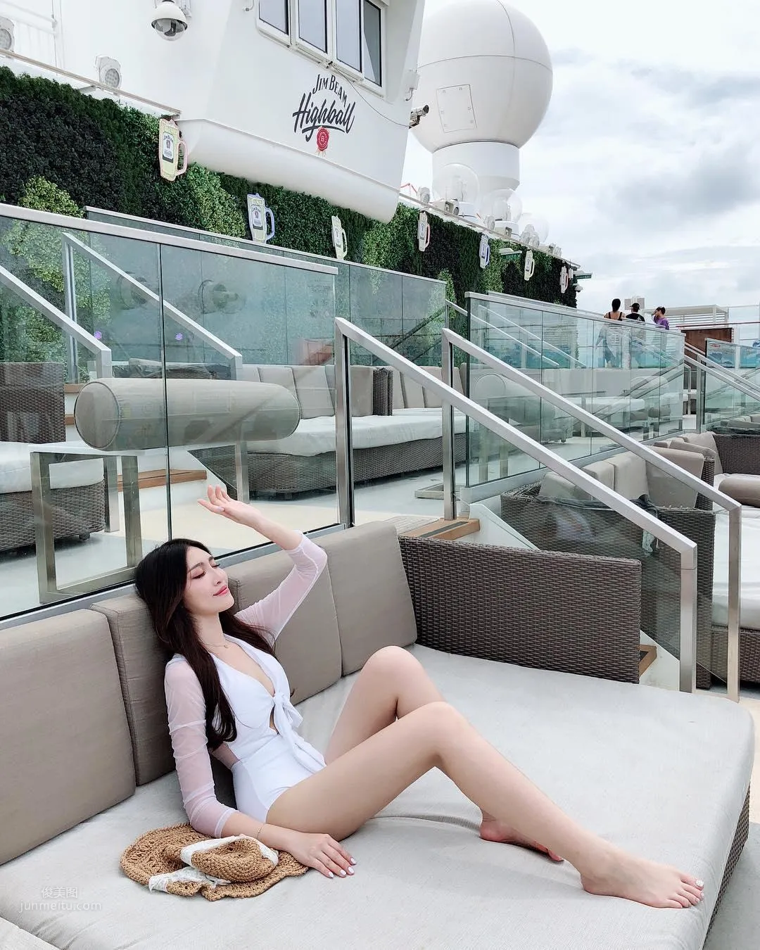 大馬正妹Fedora Ng，修長美腿低胸超迷人 44