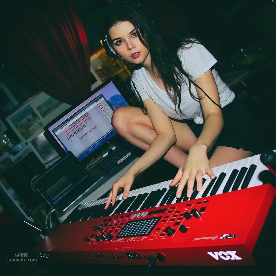 Elise Trouw- 全能型美女歌手也有顔值 18