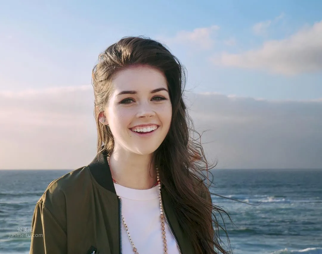 Elise Trouw- 全能型美女歌手也有顔值 3