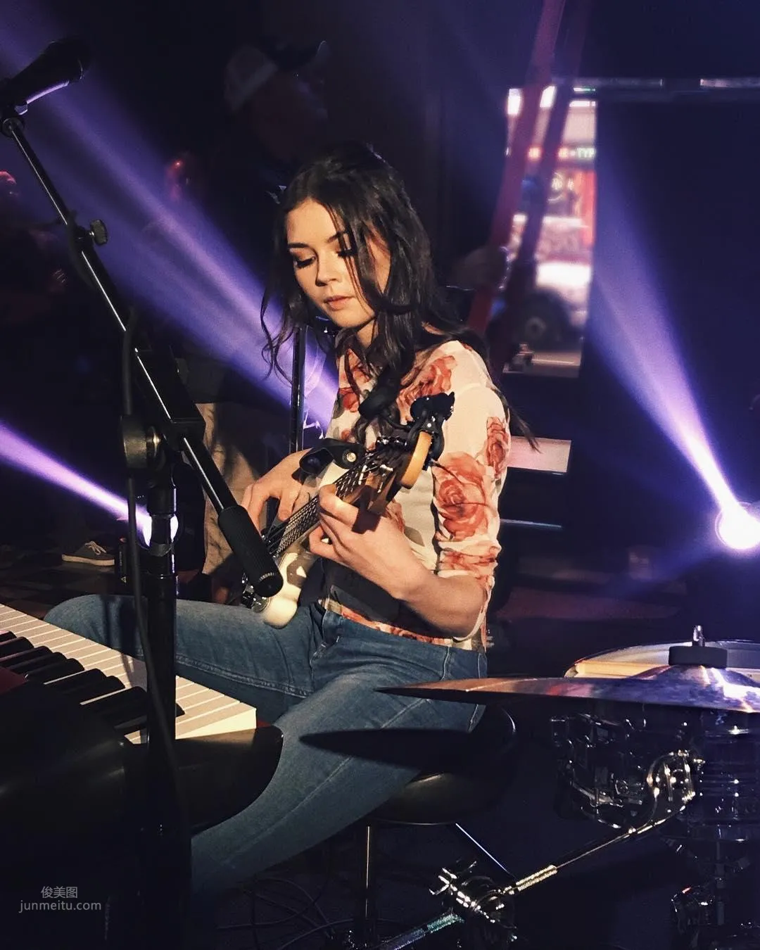 Elise Trouw- 全能型美女歌手也有顔值 16