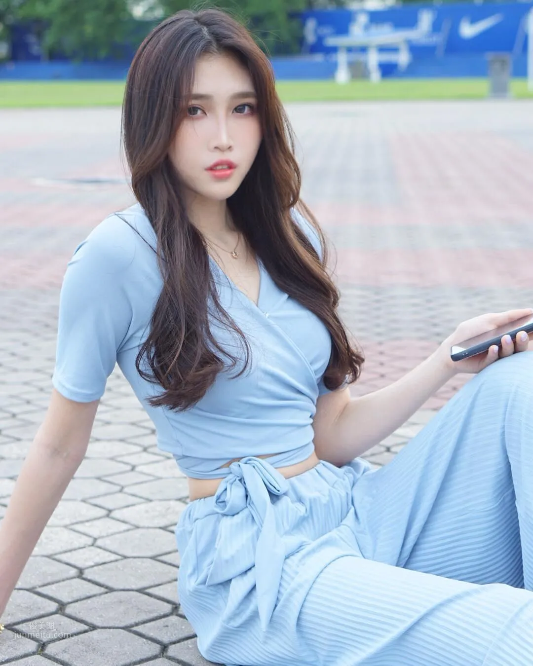大馬正妹Fedora Ng，修長美腿低胸超迷人 27