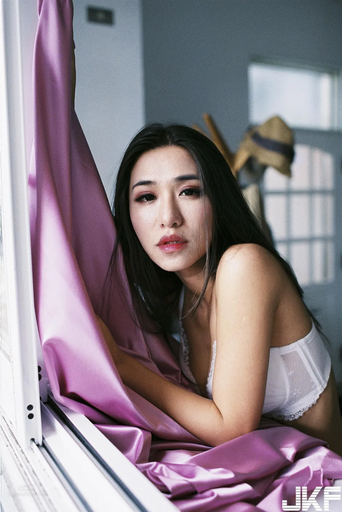 Aqq Cami- 甯靜溫柔的性感氛圍 1