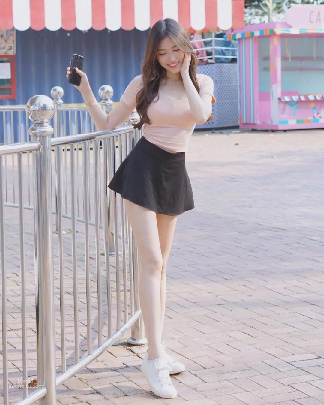 大馬正妹Fedora Ng，修長美腿低胸超迷人 23