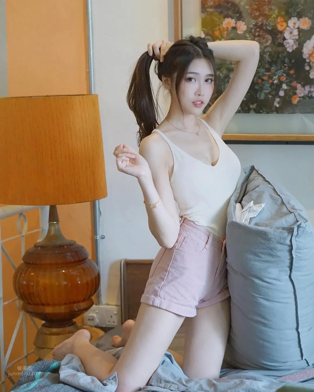 大馬正妹Fedora Ng，修長美腿低胸超迷人 31