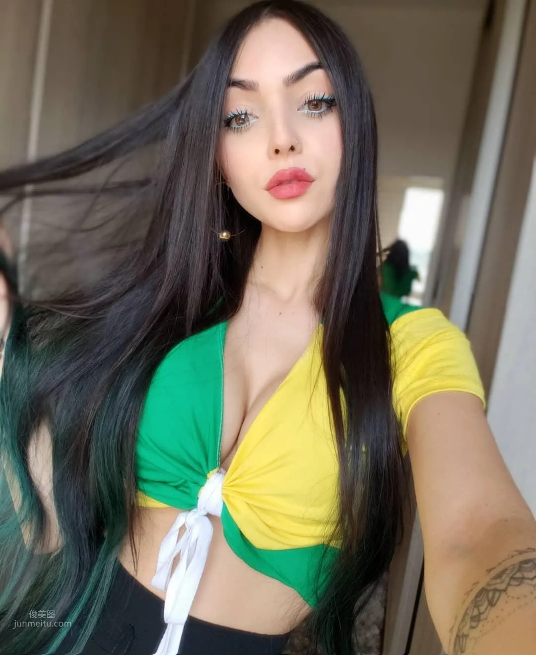 Nyvi Estephan- 巴西火辣電競主持 29